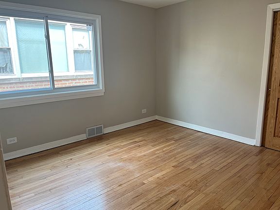 3rd image of 6109 N Hamilton Ave #2