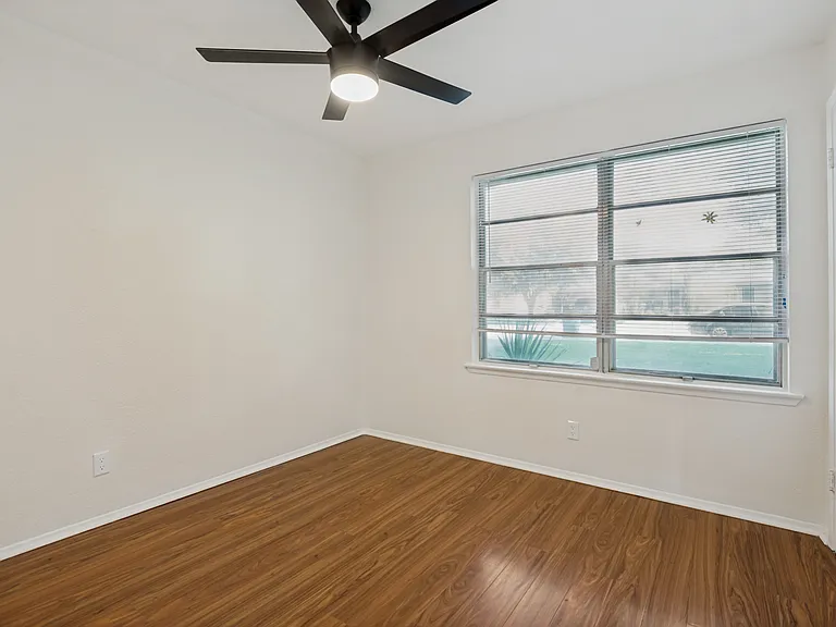 1818 Highland Dr — Photo 17