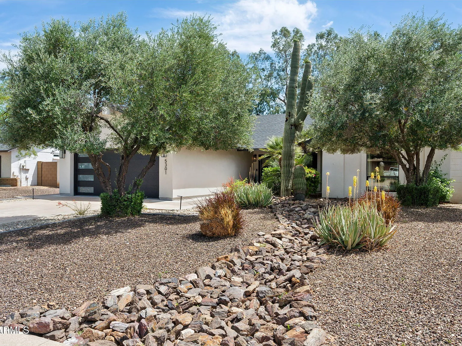4 bed, 2.5 bath, 2294 sqft, $6,000 — Photo 2
