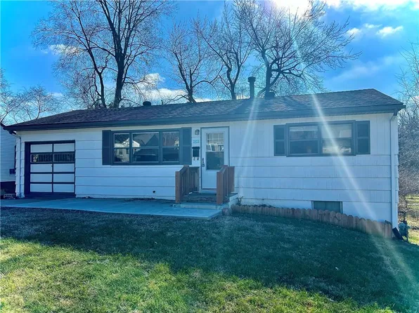 2821 NE 56th St, Kansas City, MO 64119