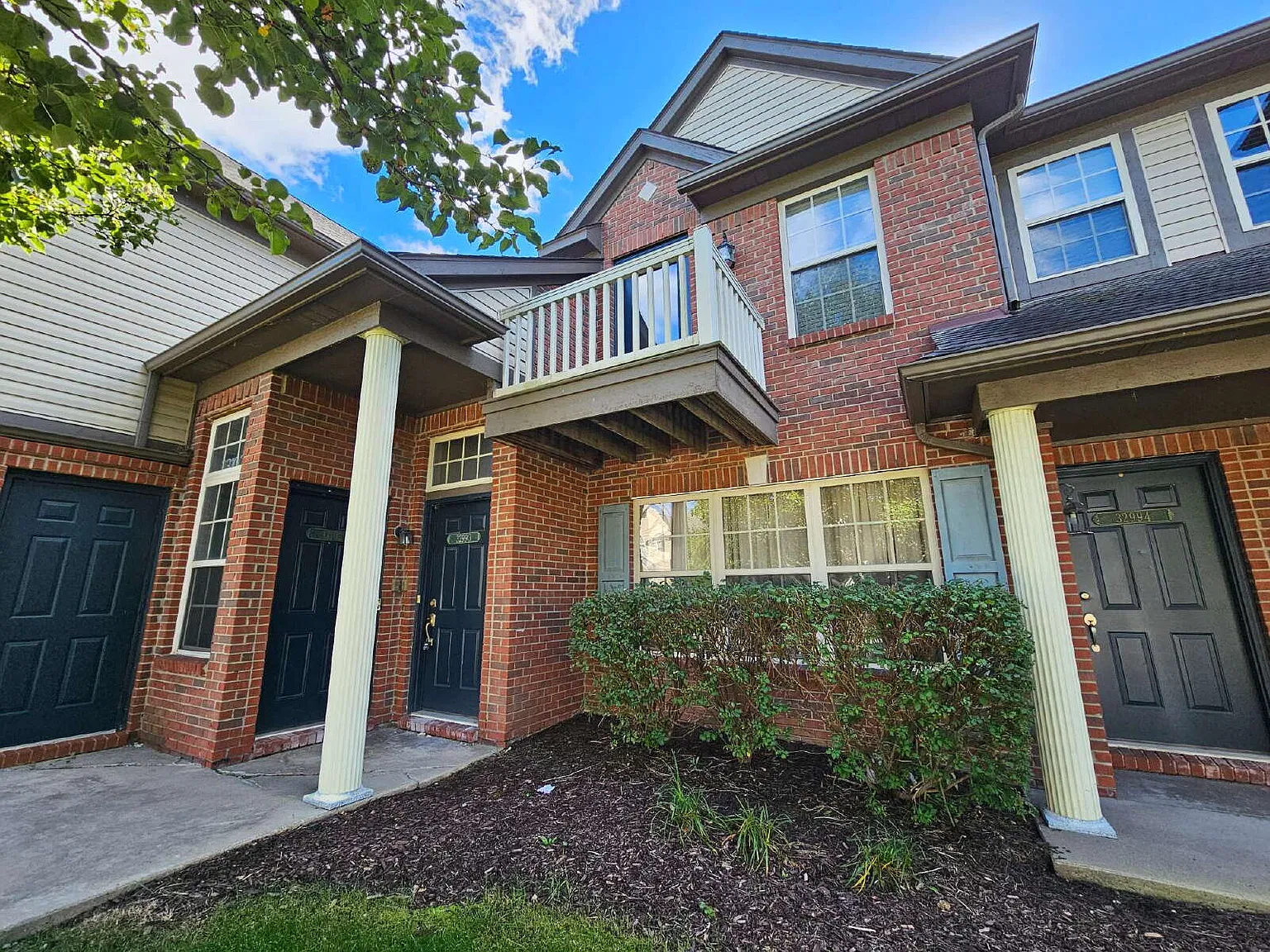 2 bed, 2.0 bath, 1308 sqft, $1,695 — Photo 1