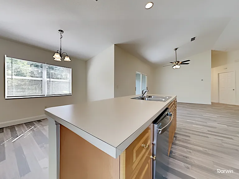 2052 SE Heathwood Cir — Photo 4