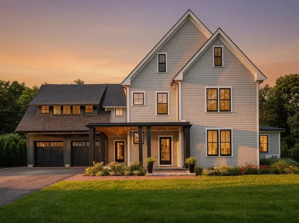 12 Roosevelt Pl, Newburyport, MA 01950