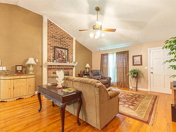 4th image of 6825 Oakland Dr
