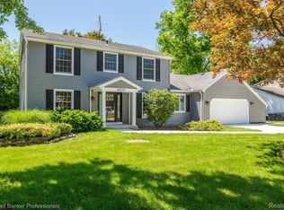 16235 Winchester Dr, Northville, MI 48168
