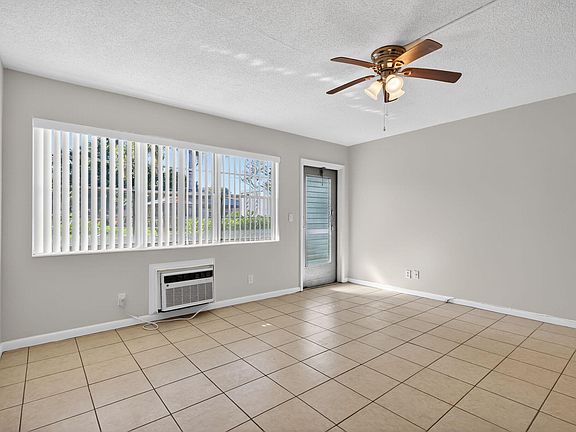 4th image of 378 Sheffield P #P
