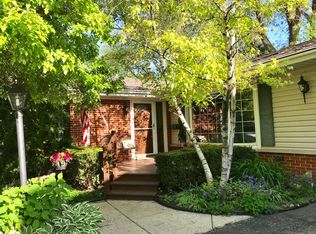 1624 E Jonquil Ter, Arlington Heights, IL 60004