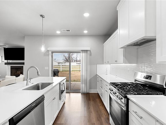 5th image of 2208 Riggins Ave