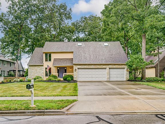 2nd image of 1136 Oakwood Ln