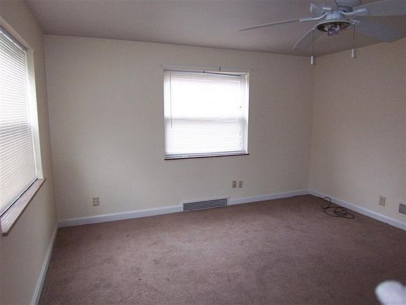 3rd image of 3954 Grace Ave