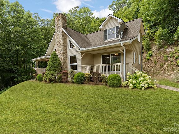 3rd image of 324 Greenleaf Dr
