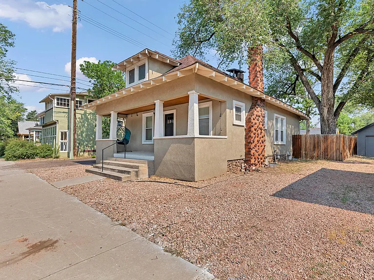 320 E Uintah St — Photo 2