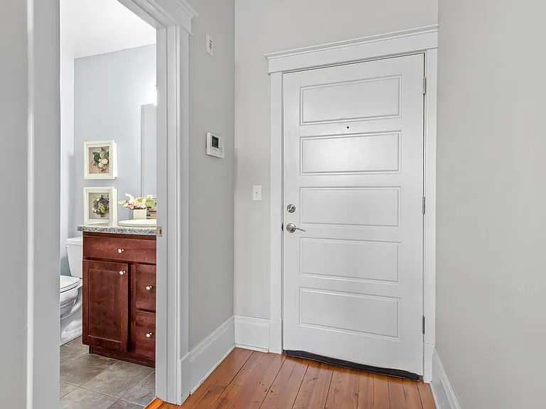 116 S Broadway St — Photo 2