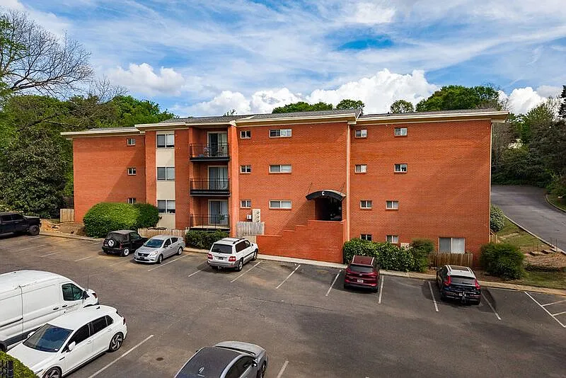2 bed, 1.0 bath, $1,150 — Photo 2