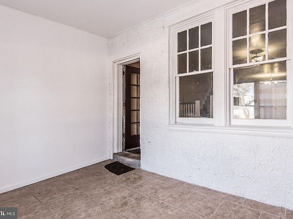 2nd image of 630 W Roosevelt Blvd