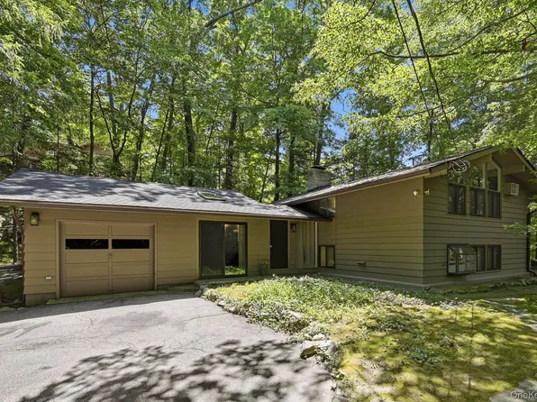 80 Clinton Road, Tuxedo Park, NY 10987