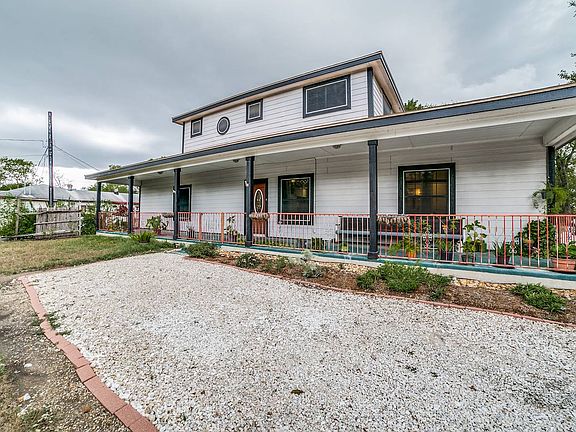 4th image of 631 Oak Knoll Dr