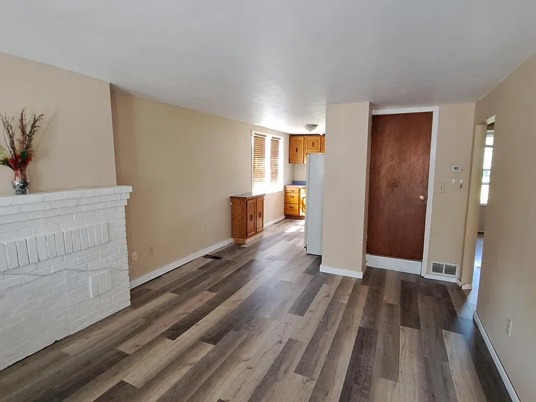 18 Benfield Ave — Photo 3