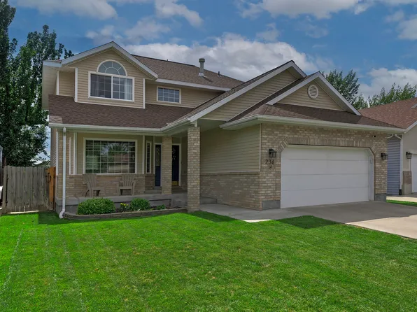 236 E Ashbrook Cir, Midvale, UT 84047