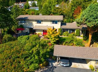 560 Craigmohr Dr, West Vancouver, BC V7S 1W9
