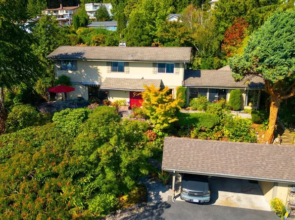 560 Craigmohr Dr, West Vancouver, BC V7S 1W9