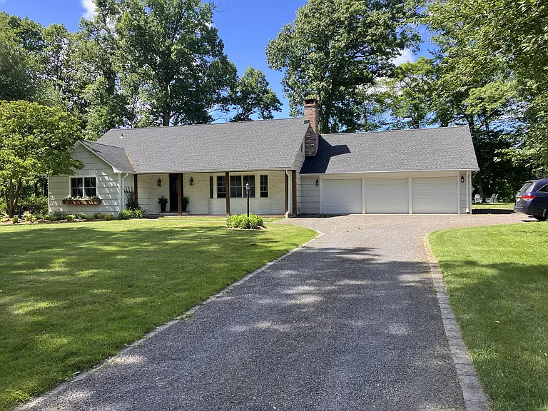 22 Wynnewood Dr — Photo 2