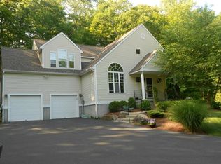 1 N Main St, Essex, CT 06426