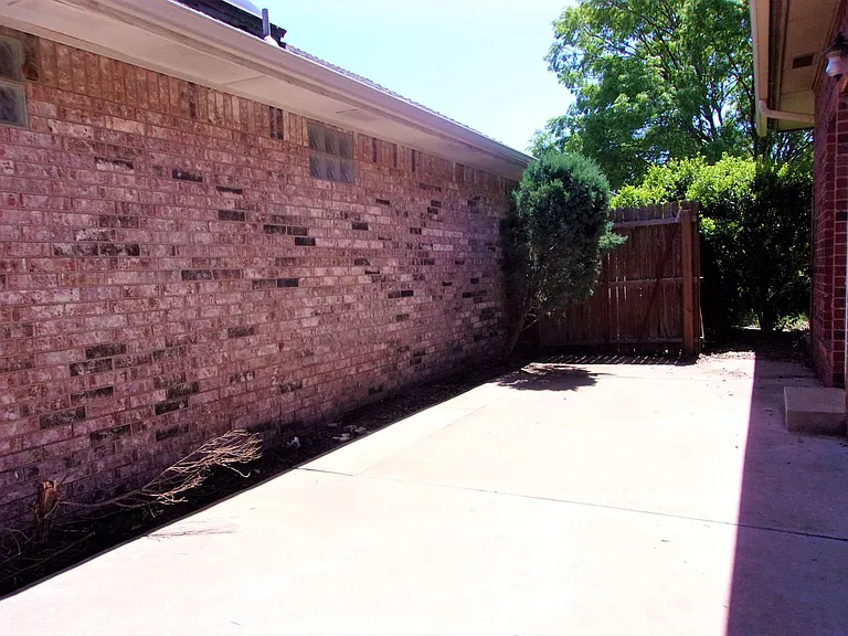 13821 Pawnee Dr — Photo 36