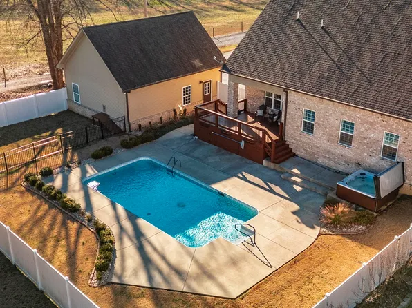 5563 Stacy Springs Rd, Springfield, TN 37172