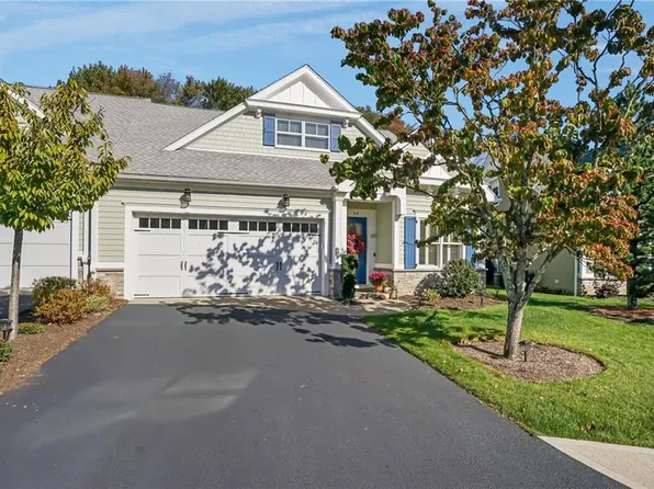 59 Travelers Ct, East Greenwich, RI 02818