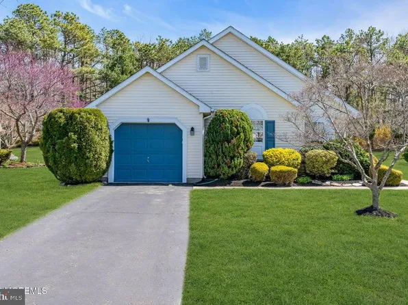 2621 Meadow Lake Dr, Toms River, NJ 08755