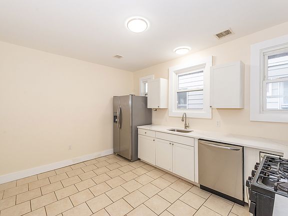 3rd image of 1 Montrose St APT 1