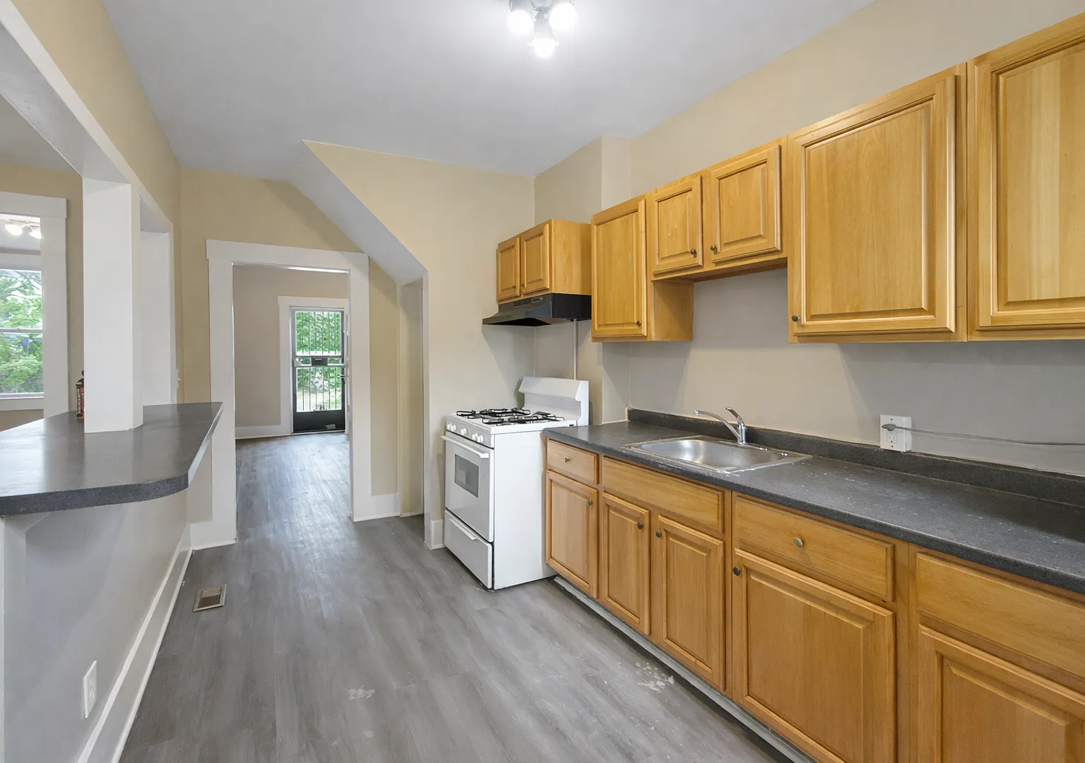 Extended Offer! Move In This August & Get $500 Off! Modern Finishes, In-Unit Laundry & Bright Liv... — Photo 2