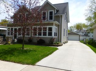 45 E Washington Ave, Hartford, WI 53027