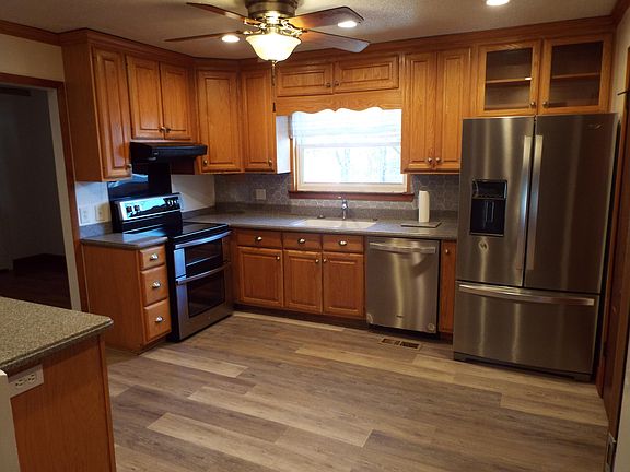 3rd image of 407 Standifer Cir