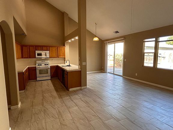 2nd image of 765 Brittanyann Ln