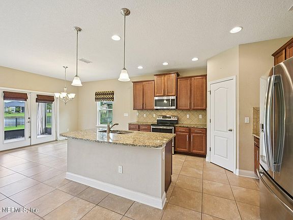 5th image of 542 E KINGS COLLEGE Drive