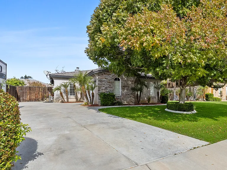 9708 San Ysidro Ln — Photo 13