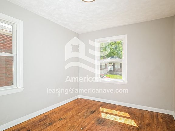 1377529_005_living_room_13704087.jpg