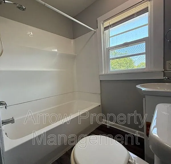 2800 P St #5 — Photo 10