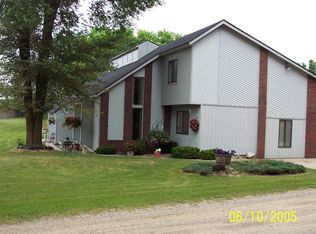 9423 SW Greenville Rd, Greenville, MI 48838