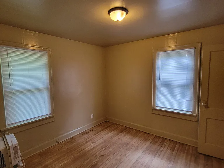 327 S Lockburn St — Photo 5