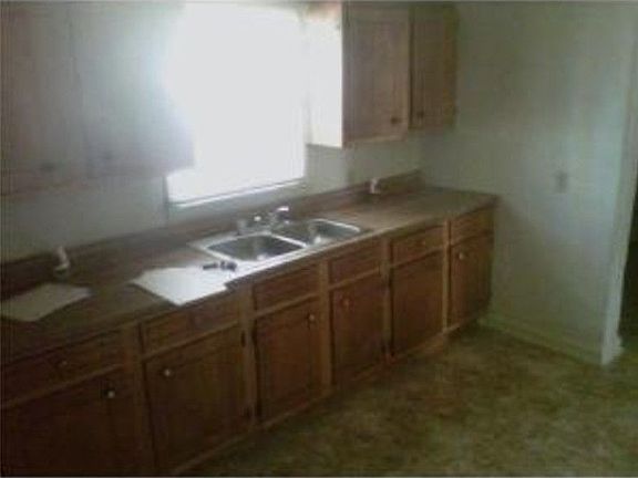 3rd image of 258 E 73rd St