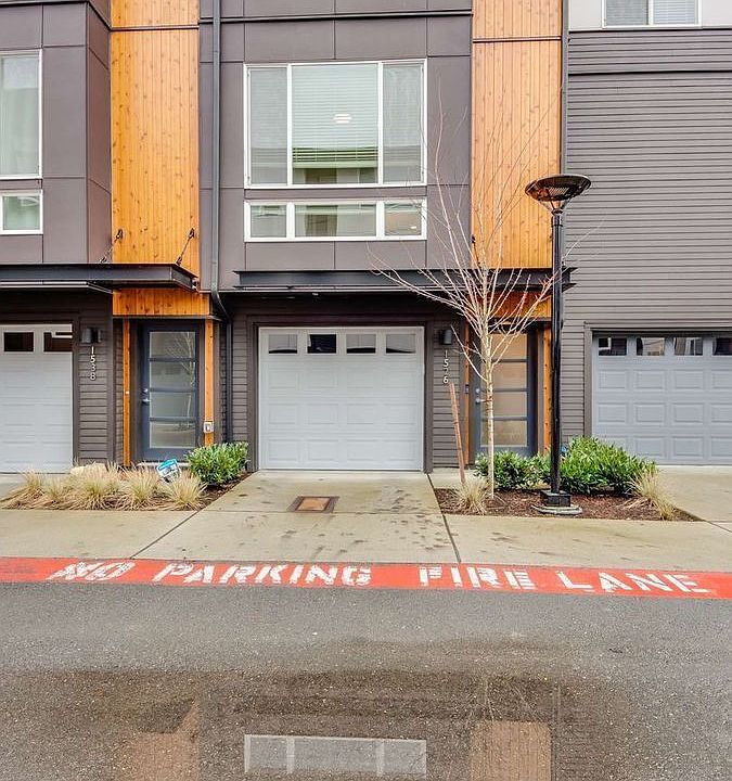 1st image of 1526 139th Ct NE #9