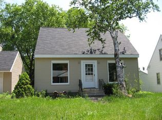 715 Oregon St, Waterloo, IA 50702