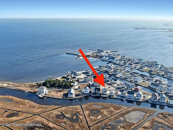 5th image of 220 N Bay Dr