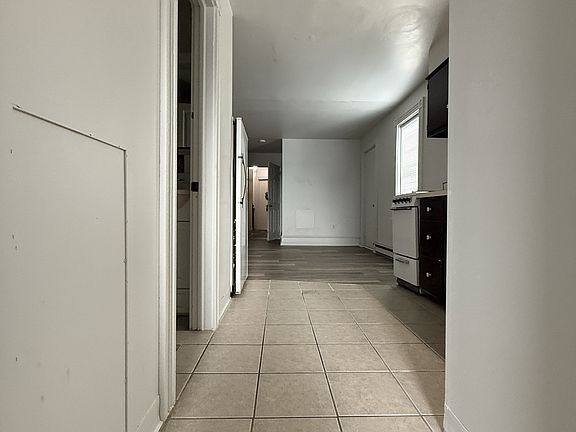 4th image of 736 E King St #4