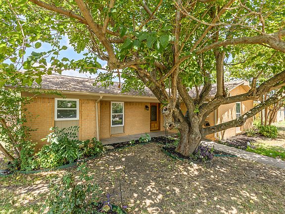 2nd image of 929 Meadow Mead Dr
