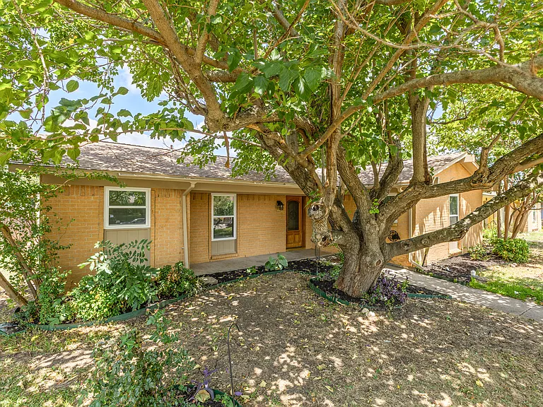 929 Meadow Mead Dr — Photo 2