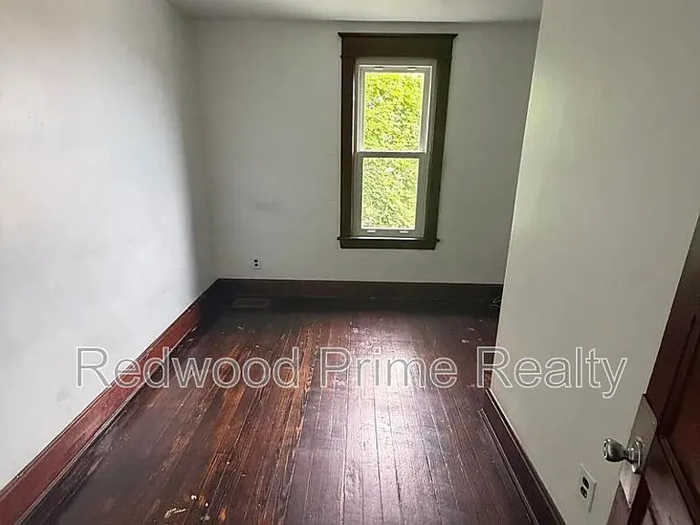 724 Russell Ave — Photo 7
